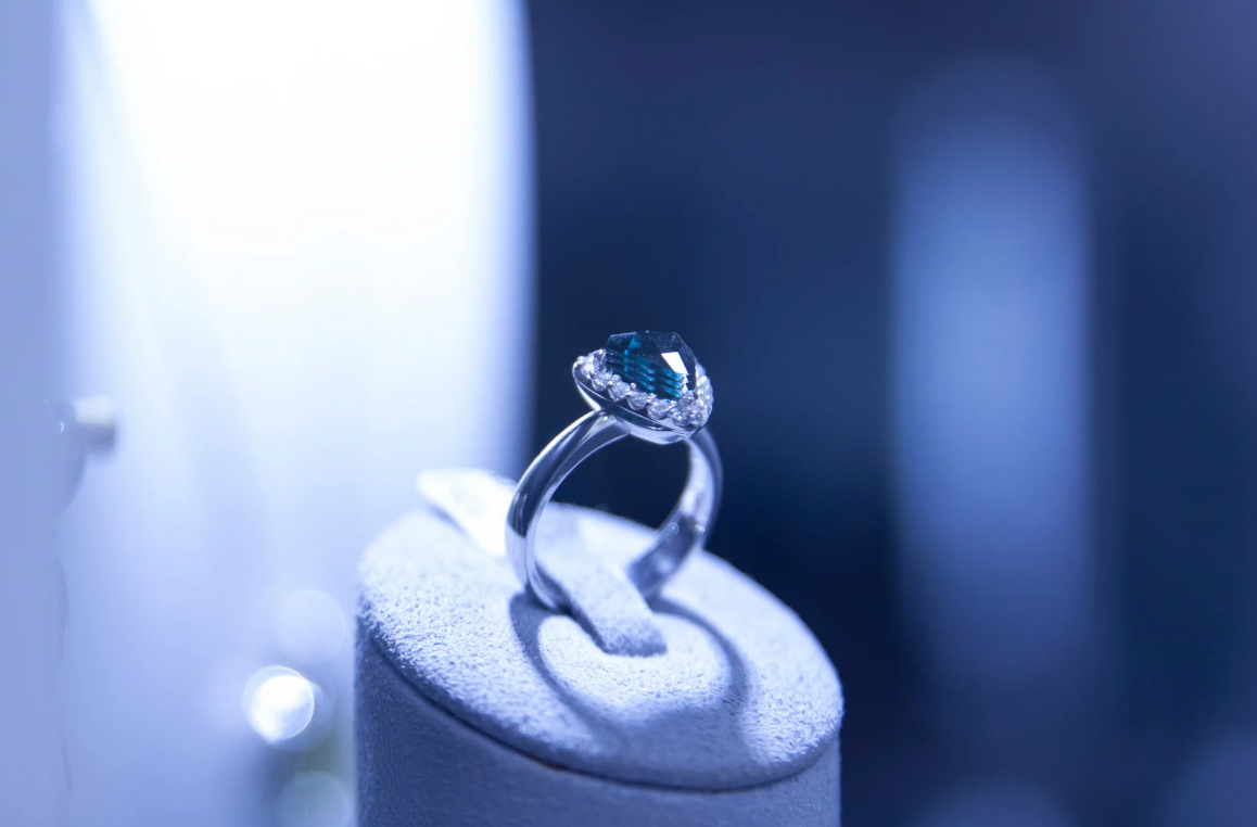 How to Clean Sapphire Ring: A Guide for Sparkling Results